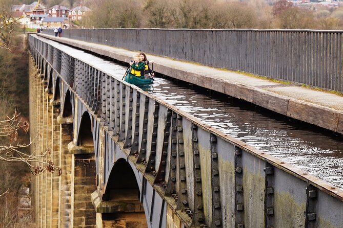 Canoe Trip Over the Pontcysyllte Aqueduct - Llangollen Canal before the aqueduct: scenery time with a purpose