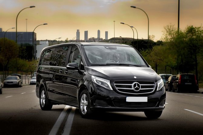 CO2-Offset|Cardiff by yourself with private driver 4/8hr disposal - Choosing the vehicle, Mercedes E-Class, Mercedes V-Class, or BMW 7 Series