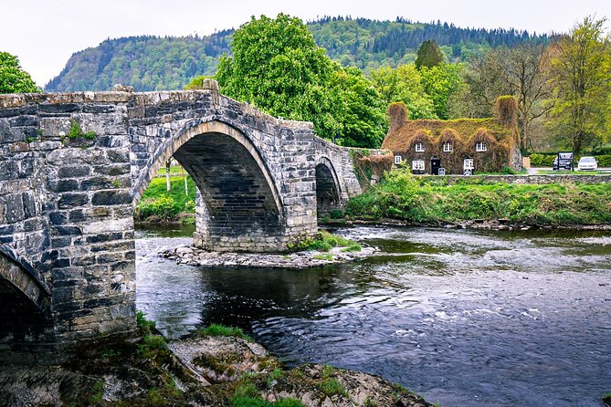 Full-day Best of Snowdonia Day Tour - Llanberis: National slate museum, Dolbadarn Castle, and Padarn Lake