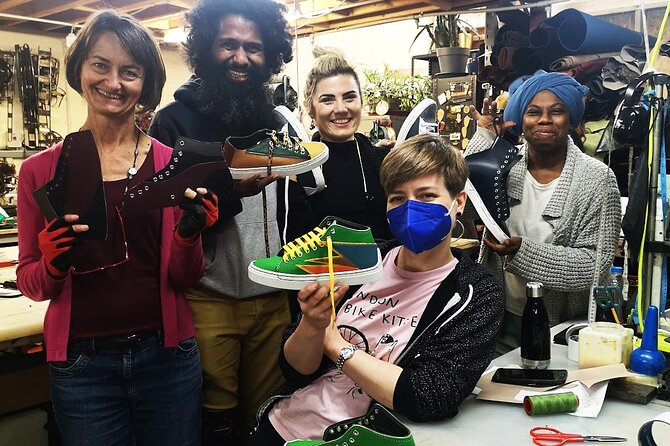 Leather workshops, Private classes - Learning Leather Sewing, Not Just Crafting a Product