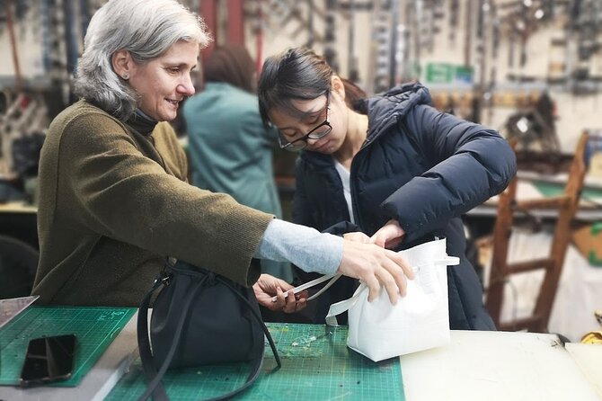 Leather workshops, Private classes - The Private-Class Advantage (English Instruction, Real Attention)