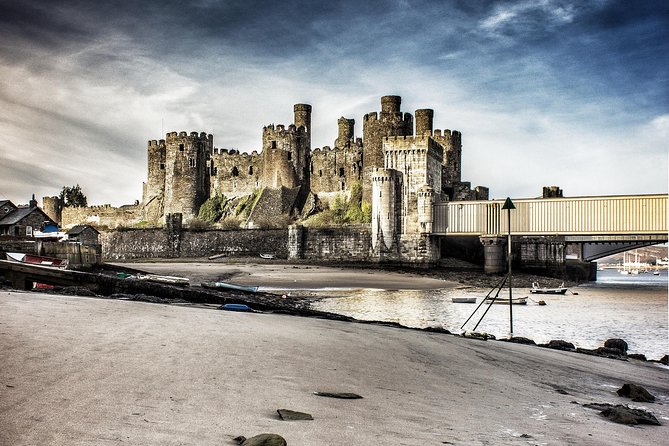 Snowdonia & The 3 Castles Tour - Bethesda Welsh dragon stop: amazing story, but parking can change the plan