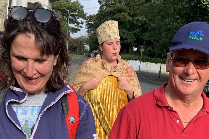 St Davids Comedy Walking Tour - Cross Square, Market Life, and Owain Glyndwr Stories
